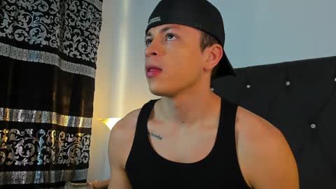 Snapshot of angel_cuervo chatting on January 13, 12:35 pm Angel Cuervo online show from January 13, 12:35 pm