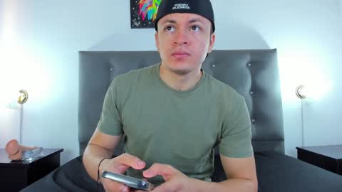 Snapshot of angel_cuervo chatting on December 4, 12:25 pm Angel Cuervo online show from December 4, 12:25 pm