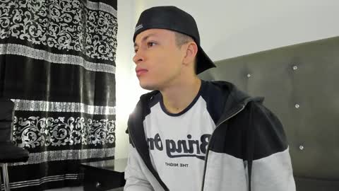 Snapshot of angel_cuervo chatting on December 28, 12:47 pm Angel Cuervo online show from December 28, 12:47 pm