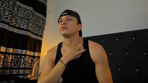 Snapshot of angel_cuervo chatting on January 14, 12:35 pm Angel Cuervo online show from January 14, 12:35 pm
