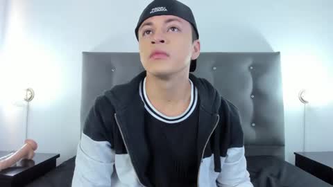 Snapshot of angel_cuervo chatting on December 6, 12:27 pm Angel Cuervo online show from December 6, 12:27 pm