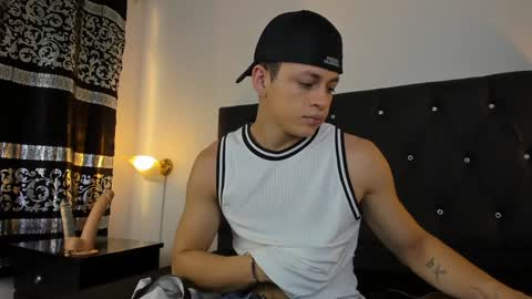 Snapshot of angel_cuervo chatting on January 11, 12:40 pm Angel Cuervo online show from January 11, 12:40 pm