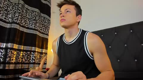 Snapshot of angel_cuervo chatting on January 25, 12:37 pm Angel Cuervo online show from January 25, 12:37 pm