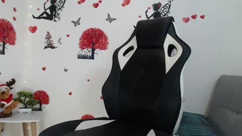 Snapshot of angel_curl chatting on February 18, 1:55 pm Angel Curl online show from February 18, 1:55 pm