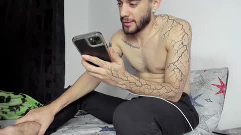 Snapshot of angel_damons_ chatting on January 22, 2:59 am Angel Damons online show from January 22, 2:59 am