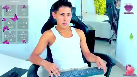 Angel Medina online show from March 2, 12:03 pm