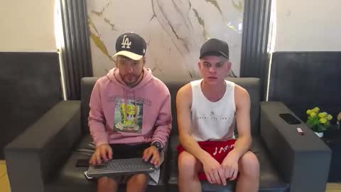 angel_villareal_ online show from March 20, 5:33 am