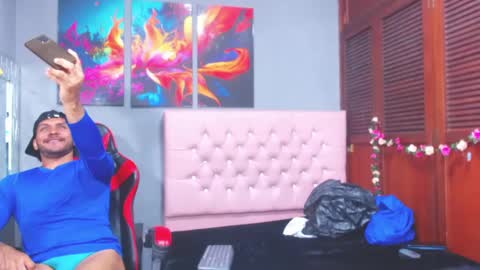 Snapshot of angelandchris chatting on September 20, 1:00 pm Angel And Cris online show from September 20, 1:00 pm