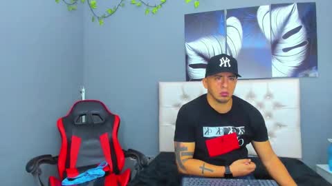Snapshot of angelandchris chatting on September 26, 1:42 pm Angel And Cris online show from September 26, 1:42 pm