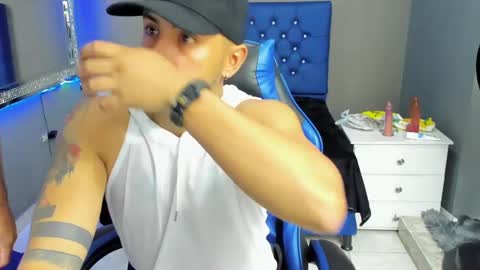 Snapshot of angelandchris chatting on October 2, 1:04 pm Angel And Cris online show from October 2, 1:04 pm