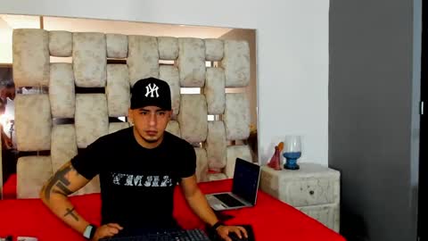 Snapshot of angelandchris chatting on September 11, 12:26 pm Angel And Cris online show from September 11, 12:26 pm