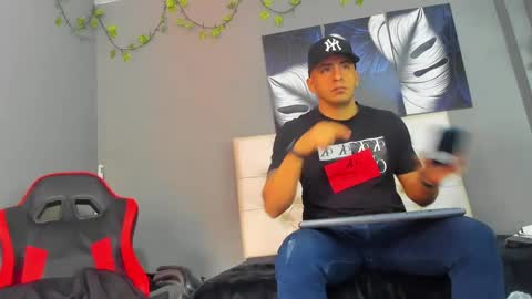 Snapshot of angelandchris chatting on September 29, 12:35 pm Angel And Cris online show from September 29, 12:35 pm