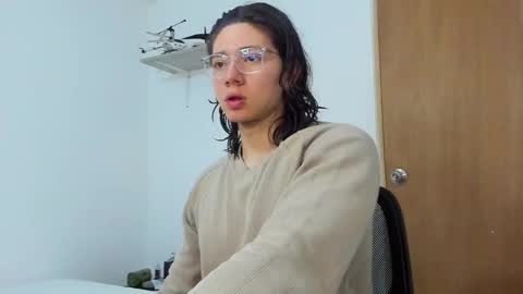 Snapshot of angelbennet_ chatting on February 20, 3:23 am Angel Bennet online show from February 20, 3:23 am