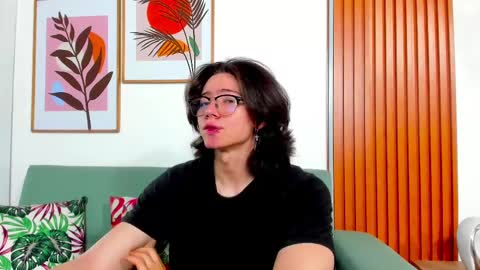 Snapshot of angelbennet_ chatting on December 17, 3:17 am Angel Bennet online show from December 17, 3:17 am