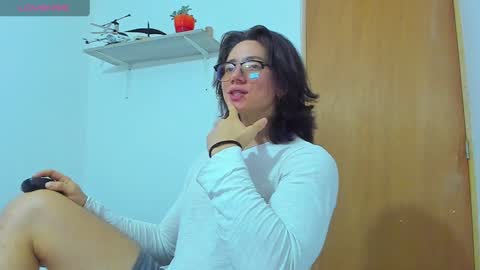 Snapshot of angelbennet_ chatting on February 1, 3:19 am Angel Bennet online show from February 1, 3:19 am
