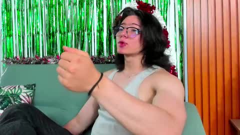 Snapshot of angelbennet_ chatting on December 24, 3:49 am Angel Bennet online show from December 24, 3:49 am