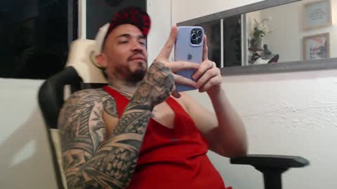 Snapshot of angellatino0 chatting on December 11, 4:40 am angellatino0 online show from December 11, 4:40 am