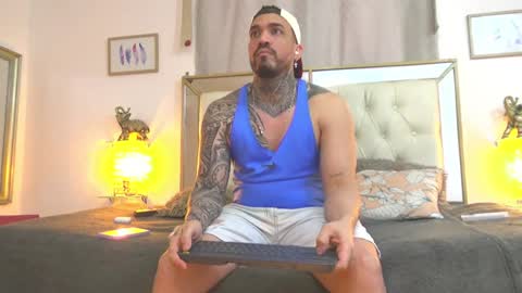 Snapshot of angellatino0 chatting on December 23, 9:29 pm angellatino0 online show from December 23, 9:29 pm