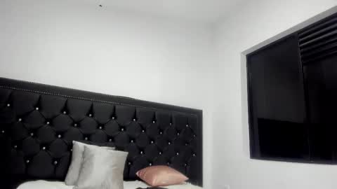 Snapshot of angelmonets chatting on October 16, 4:42 am Angel Monets online show from October 16, 4:42 am