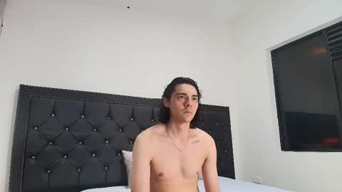 Snapshot of angelmonets chatting on October 20, 1:59 pm Angel Monets online show from October 20, 1:59 pm