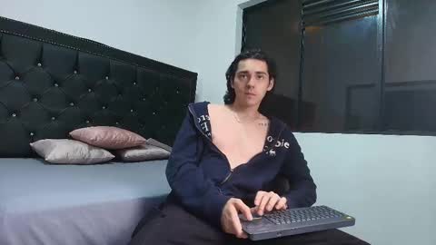 Snapshot of angelmonets chatting on October 27, 12:18 pm Angel Monets online show from October 27, 12:18 pm