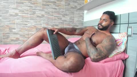 angelo_evans33 online show from February 11, 8:20 pm