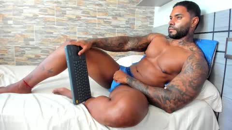 Snapshot of angelo_evans33 chatting on October 6, 8:35 pm angelo_evans33 online show from October 6, 8:35 pm