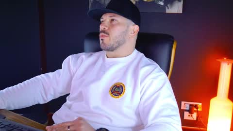 Snapshot of angeloeric chatting on January 17, 5:32 am BlackWolf online show from January 17, 5:32 am