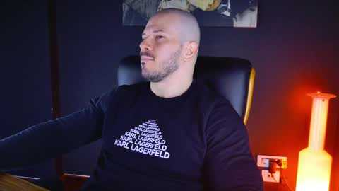 Snapshot of angeloeric chatting on January 21, 5:50 am BlackWolf online show from January 21, 5:50 am