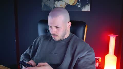 Snapshot of angeloeric chatting on December 20, 2:16 pm BlackWolf online show from December 20, 2:16 pm
