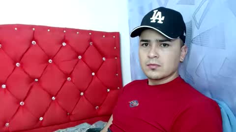 Snapshot of angels_0001 chatting on December 18, 7:36 am angels_0001 online show from December 18, 7:36 am