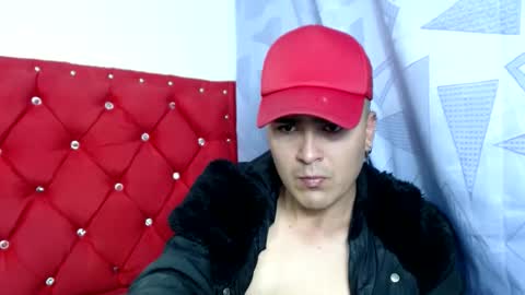 Snapshot of angels_0001 chatting on December 10, 5:00 pm angels_0001 online show from December 10, 5:00 pm