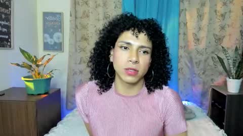 angelwhitte online show from December 17, 5:47 am