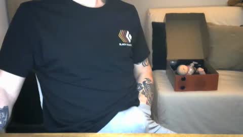 Snapshot of annecylake chatting on January 9, 6:27 am annecylake online show from January 9, 6:27 am