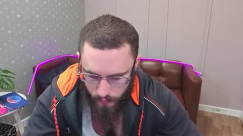 Ant online show from December 20, 5:31 pm