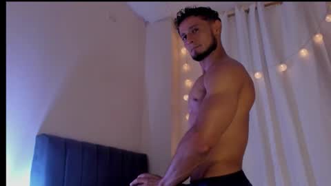Snapshot of anthony_lewis_ chatting on September 25, 5:39 am Adonys Creeb online show from September 25, 5:39 am