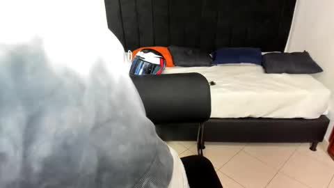       online show from October 3, 12:37 am