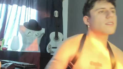Snapshot of antonnello_ chatting on October 4, 4:45 pm antonnello_ online show from October 4, 4:45 pm