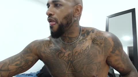 Snapshot of antwanblack11 chatting on December 25, 1:10 am antwanblack11 online show from December 25, 1:10 am