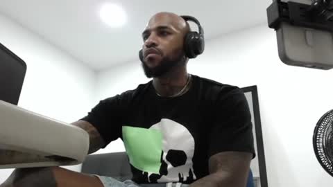 Snapshot of antwanblack11 chatting on December 9, 3:18 am antwanblack11 online show from December 9, 3:18 am