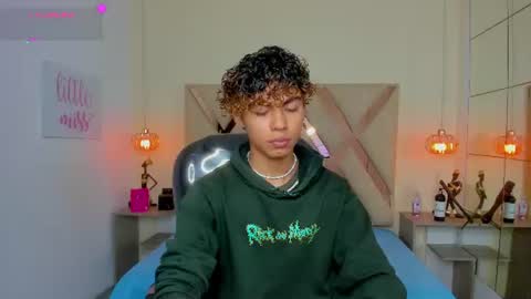 anyelotwink online show from June 24, 4:37 am
