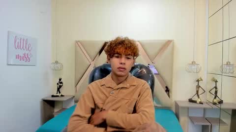 anyelotwink online show from January 7, 1:38 pm