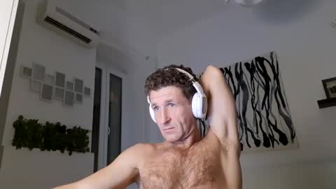 Snapshot of apollobest77 chatting on December 22, 1:23 am apollobest77 online show from December 22, 1:23 am