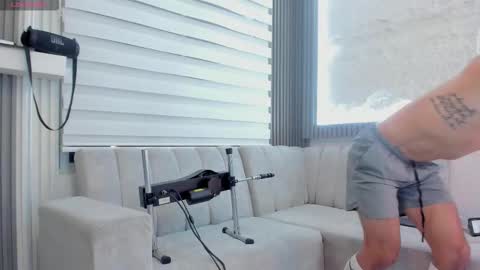 Snapshot of apolo_bianco_ chatting on October 12, 2:38 am APOLO online show from October 12, 2:38 am