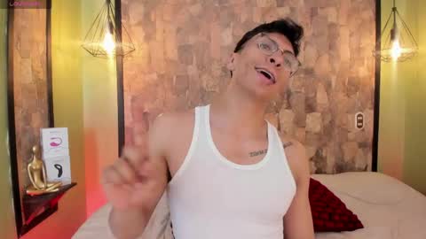 apolo_crus online show from April 17, 4:15 am