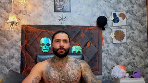 Snapshot of apolo_rousse chatting on October 25, 2:02 am Apolo online show from October 25, 2:02 am