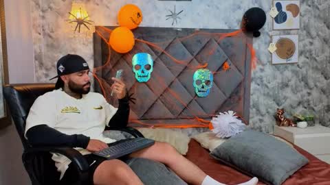 Snapshot of apolo_rousse chatting on October 14, 1:23 am Apolo online show from October 14, 1:23 am