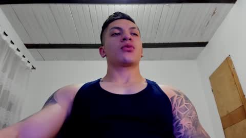 Snapshot of aquiles_51 chatting on January 19, 12:38 am Jonathan online show from January 19, 12:38 am