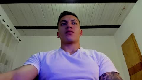 Snapshot of aquiles_51 chatting on January 17, 12:10 am Jonathan online show from January 17, 12:10 am