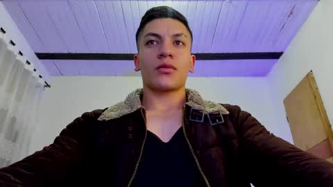 Snapshot of aquiles_51 chatting on February 23, 12:47 am Jonathan online show from February 23, 12:47 am